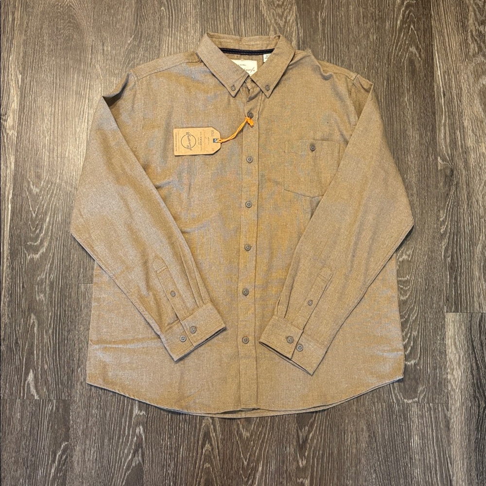 Weatherproof Men's Casual Button-Down Shirt in Tan